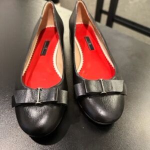 PRE OWNED CAROLINA HERRERA Sz 39 BLACK BALLET FLAT SHOES W/ LEATHER BOW